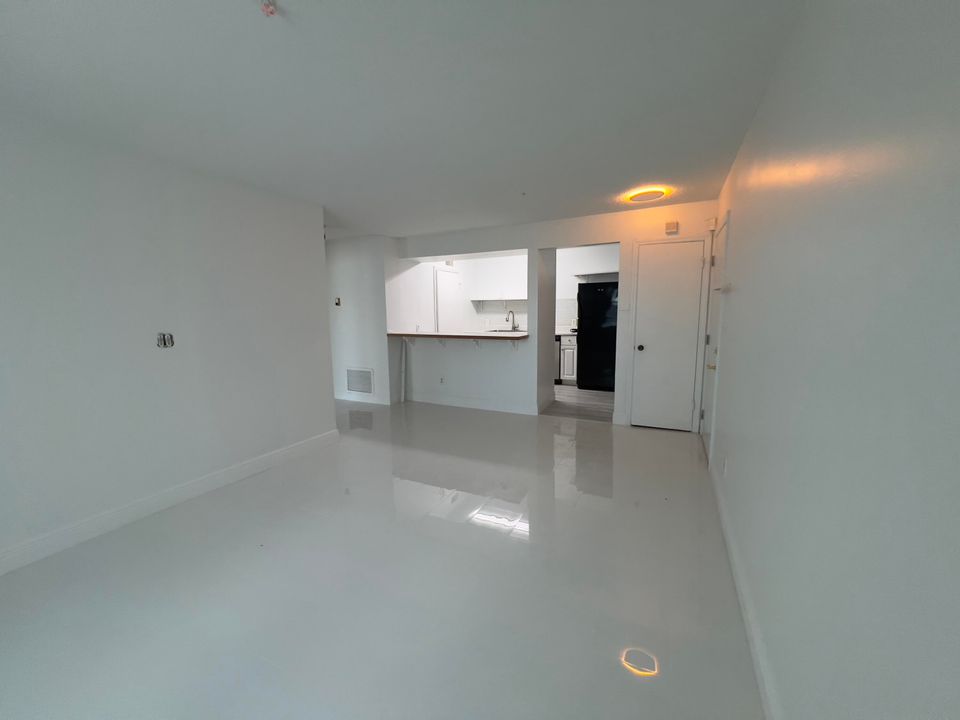 待售: $185,000 (2 贝兹, 1 浴室, 758 平方英尺)