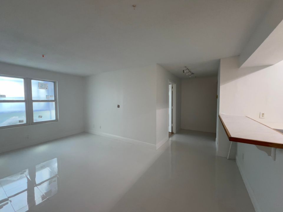 待售: $185,000 (2 贝兹, 1 浴室, 758 平方英尺)