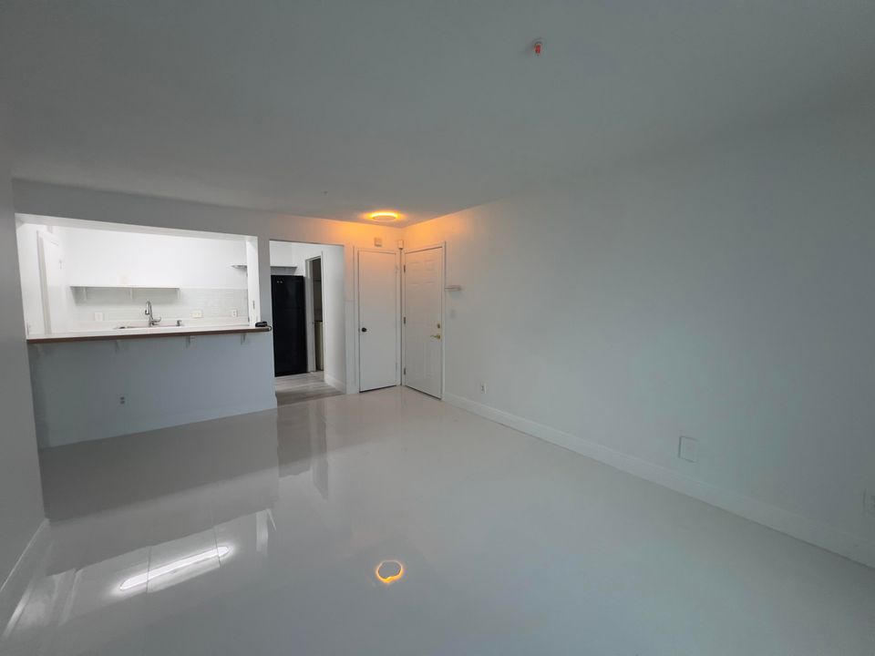 待售: $185,000 (2 贝兹, 1 浴室, 758 平方英尺)