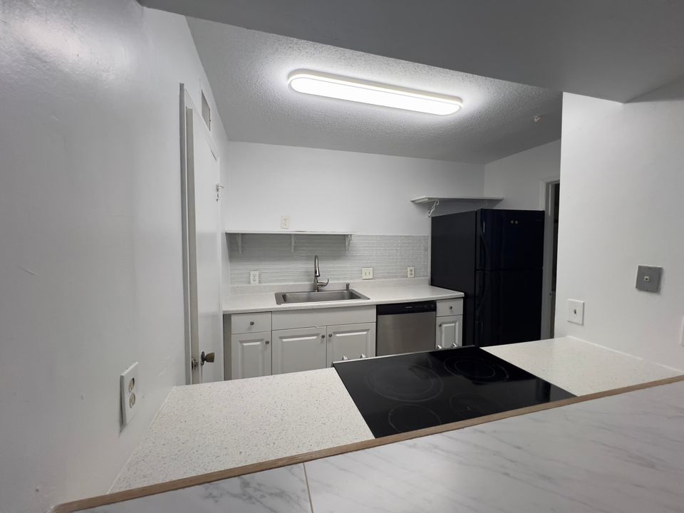 待售: $185,000 (2 贝兹, 1 浴室, 758 平方英尺)