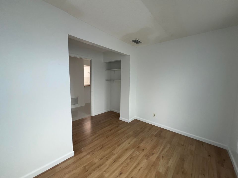 待售: $185,000 (2 贝兹, 1 浴室, 758 平方英尺)