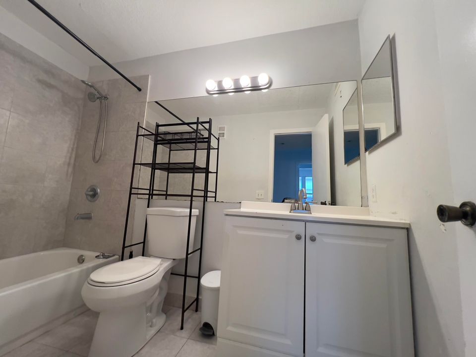 待售: $185,000 (2 贝兹, 1 浴室, 758 平方英尺)