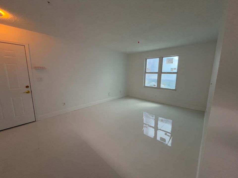 待售: $185,000 (2 贝兹, 1 浴室, 758 平方英尺)