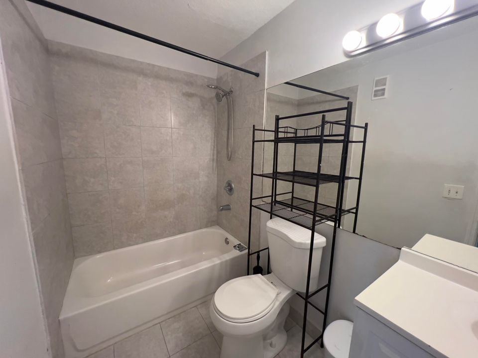 待售: $185,000 (2 贝兹, 1 浴室, 758 平方英尺)