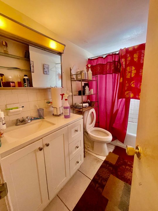 For Sale: $149,000 (1 beds, 1 baths, 560 Square Feet)