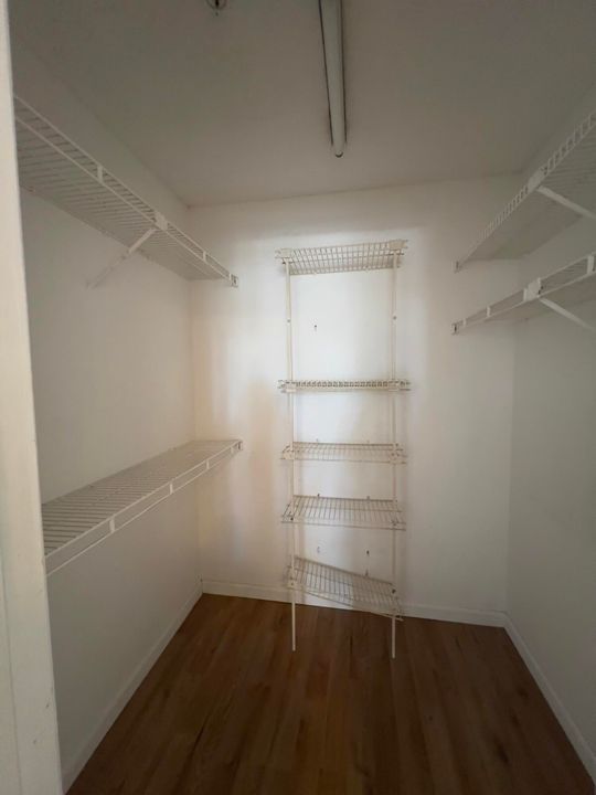 待售: $185,000 (2 贝兹, 1 浴室, 758 平方英尺)