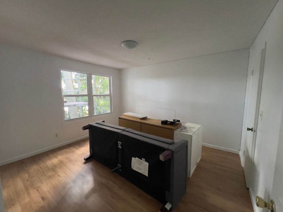 待售: $185,000 (2 贝兹, 1 浴室, 758 平方英尺)