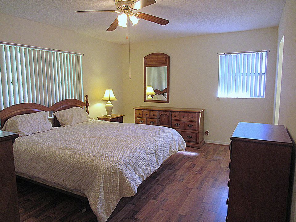 Activo con contrato: $1,850 (2 camas, 2 baños, 1096 Pies cuadrados)