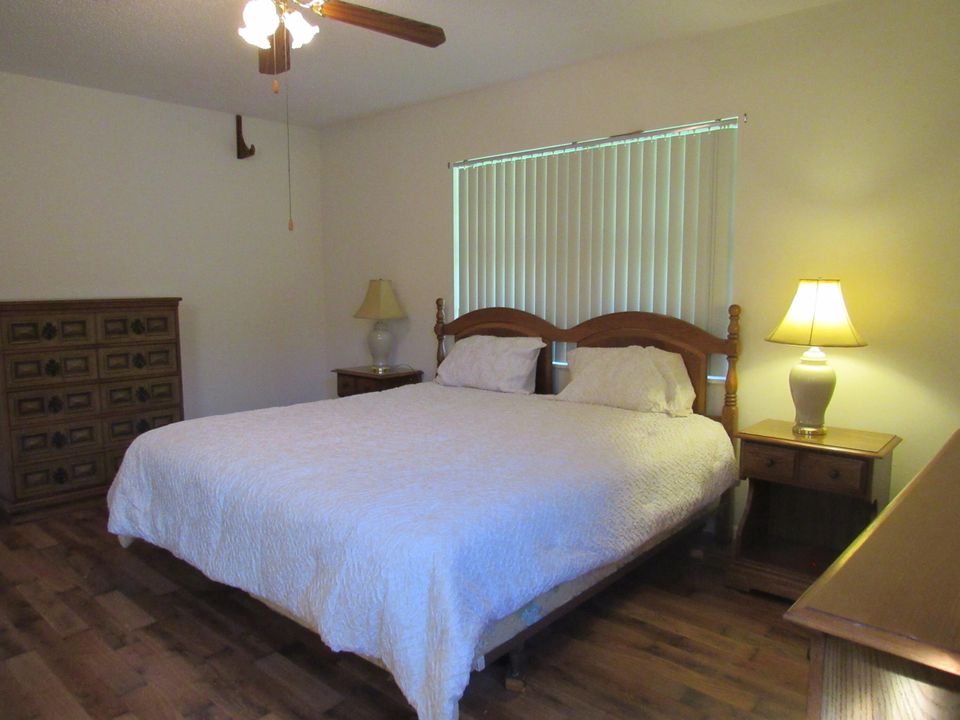 Activo con contrato: $1,850 (2 camas, 2 baños, 1096 Pies cuadrados)