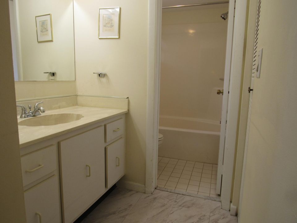 Activo con contrato: $1,850 (2 camas, 2 baños, 1096 Pies cuadrados)