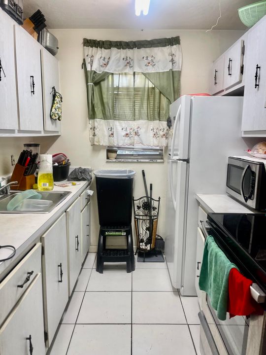 For Sale: $149,000 (1 beds, 1 baths, 560 Square Feet)