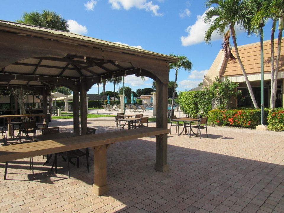 Activo con contrato: $1,850 (2 camas, 2 baños, 1096 Pies cuadrados)