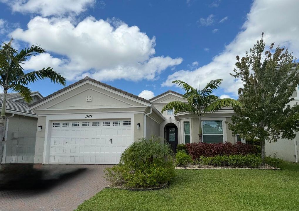 For Sale: $549,900 (3 beds, 2 baths, 1913 Square Feet)