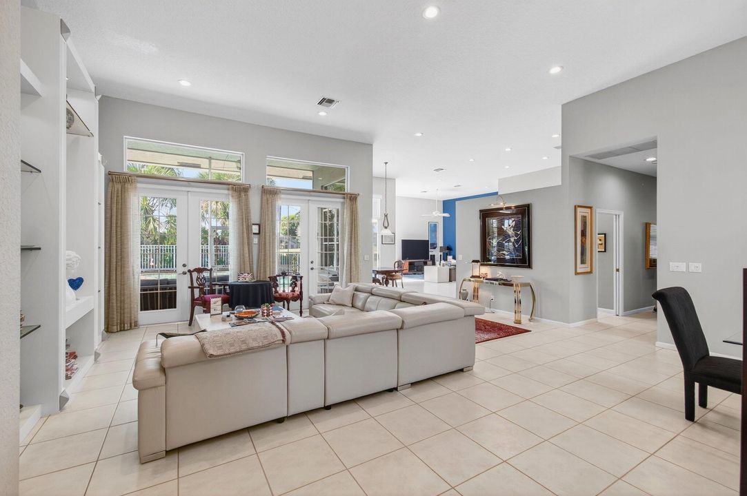 Activo con contrato: $1,249,900 (3 camas, 3 baños, 2912 Pies cuadrados)