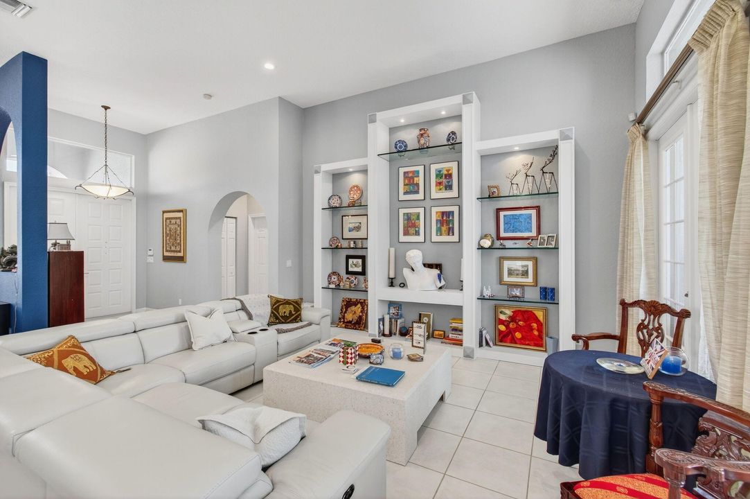 Activo con contrato: $1,249,900 (3 camas, 3 baños, 2912 Pies cuadrados)