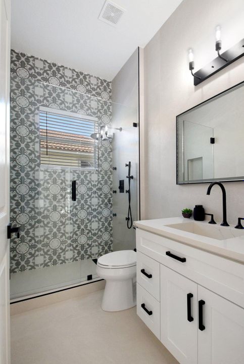 Под контрактом: $1,300,000 (5 спален, 3 ванн, 3451 Квадратных фут)