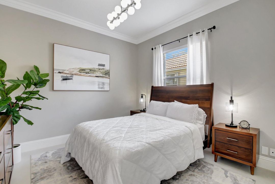 Под контрактом: $1,300,000 (5 спален, 3 ванн, 3451 Квадратных фут)