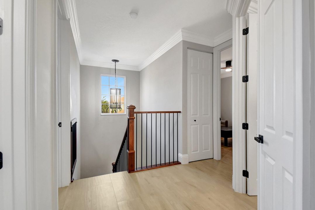 Под контрактом: $1,300,000 (5 спален, 3 ванн, 3451 Квадратных фут)