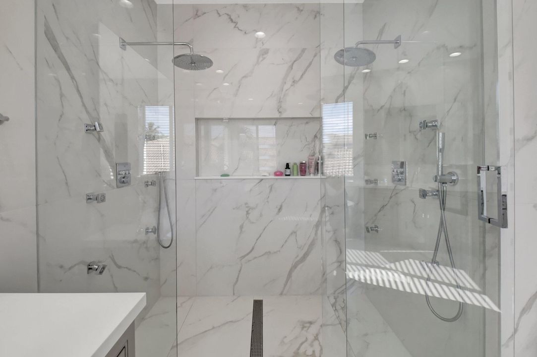 Под контрактом: $1,300,000 (5 спален, 3 ванн, 3451 Квадратных фут)