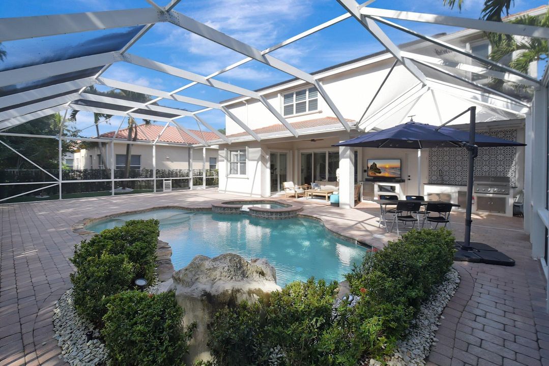 Под контрактом: $1,300,000 (5 спален, 3 ванн, 3451 Квадратных фут)