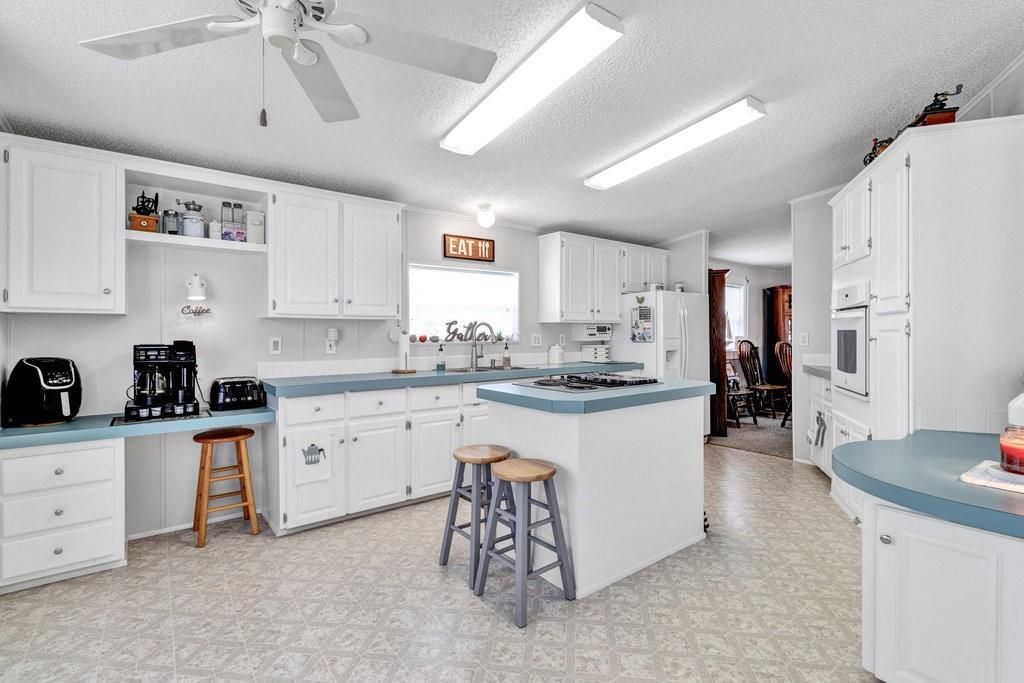 For Sale: $229,900 (2 beds, 2 baths, 1777 Square Feet)