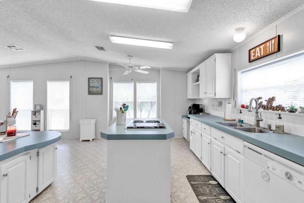 For Sale: $229,900 (2 beds, 2 baths, 1777 Square Feet)