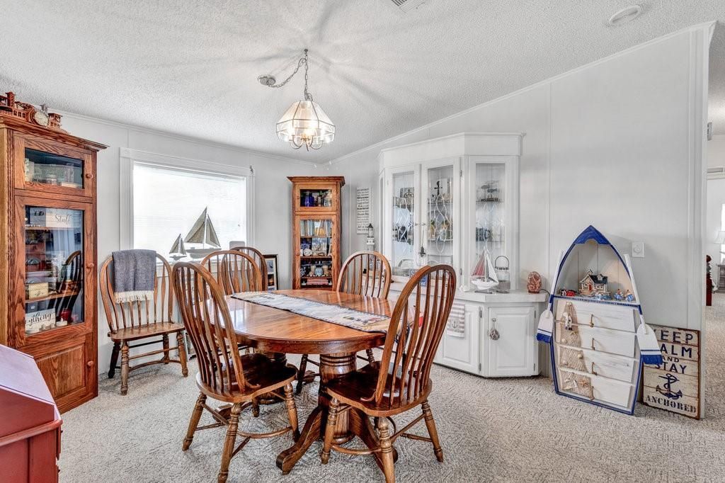 For Sale: $229,900 (2 beds, 2 baths, 1777 Square Feet)