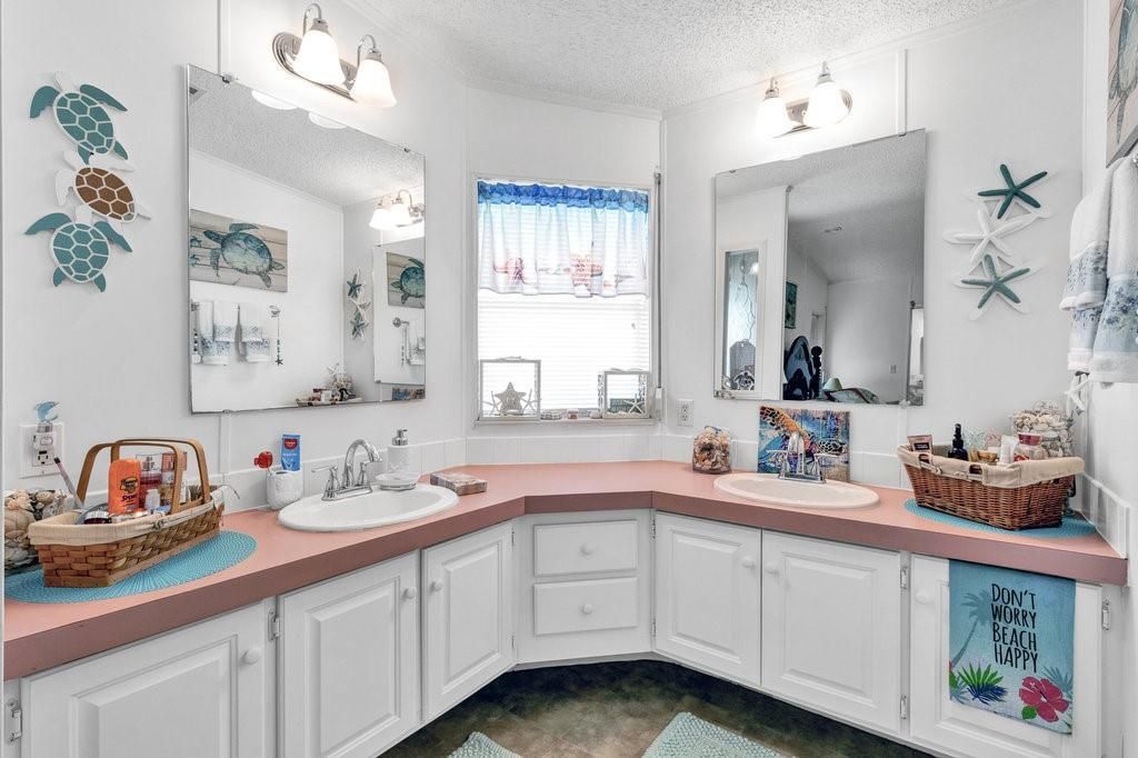 For Sale: $229,900 (2 beds, 2 baths, 1777 Square Feet)