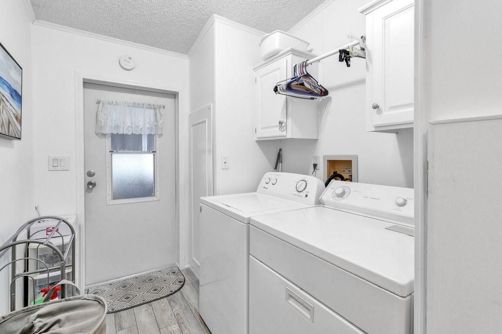 For Sale: $229,900 (2 beds, 2 baths, 1777 Square Feet)