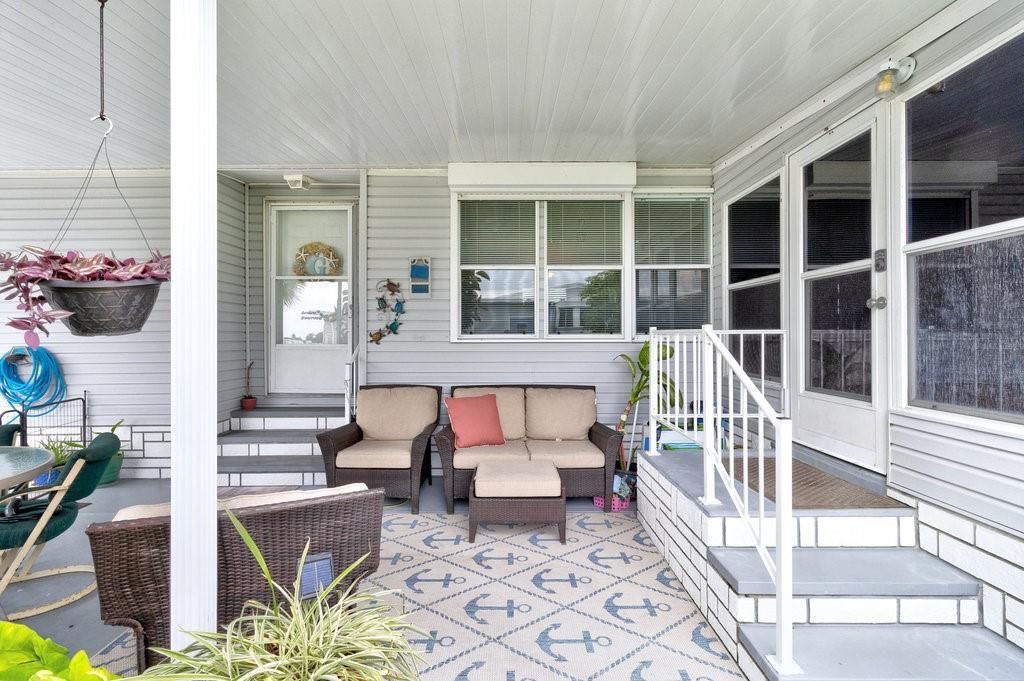 For Sale: $229,900 (2 beds, 2 baths, 1777 Square Feet)