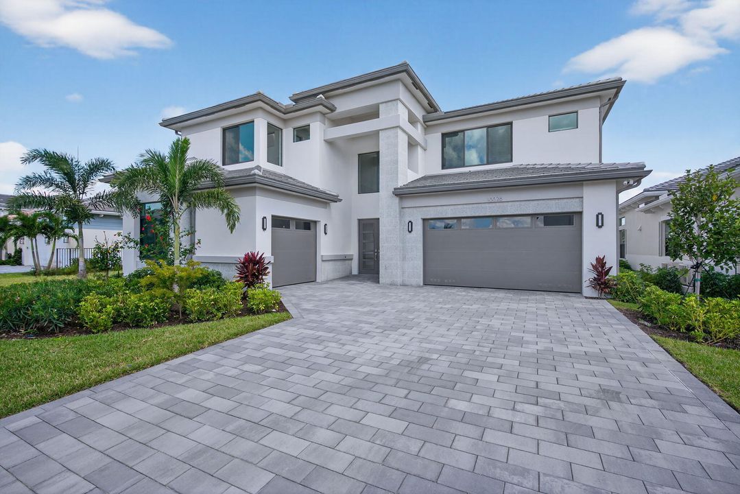 Recently Rented: $9,000 (5 beds, 5 baths, 5136 Square Feet)