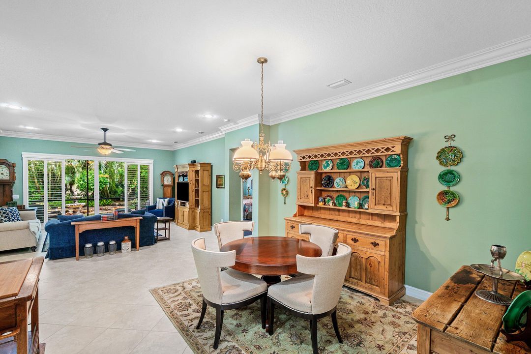 合同活跃: $575,000 (3 贝兹, 2 浴室, 2210 平方英尺)