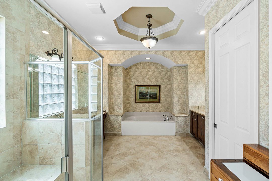 合同活跃: $575,000 (3 贝兹, 2 浴室, 2210 平方英尺)