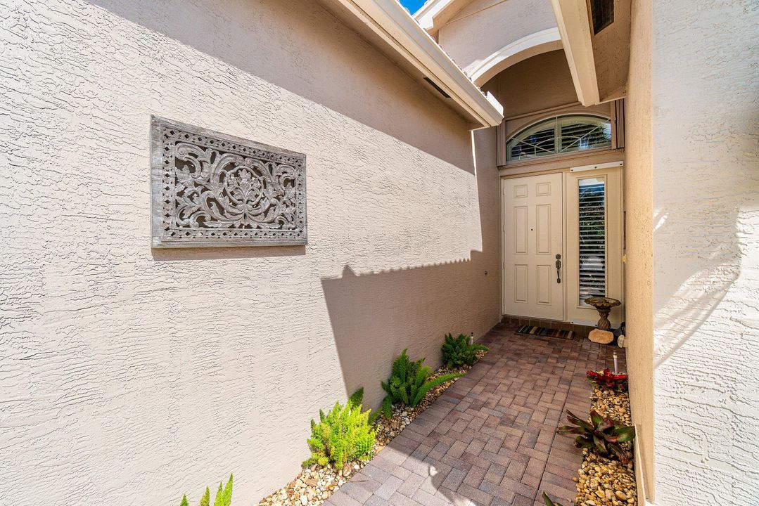 合同活跃: $575,000 (3 贝兹, 2 浴室, 2210 平方英尺)