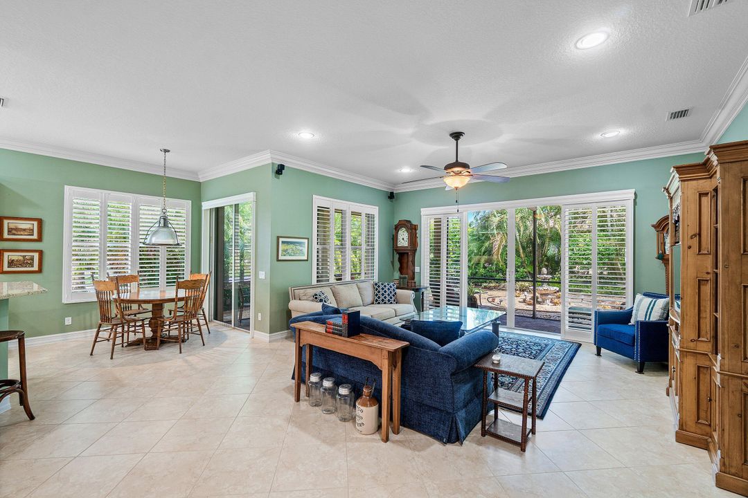 合同活跃: $575,000 (3 贝兹, 2 浴室, 2210 平方英尺)