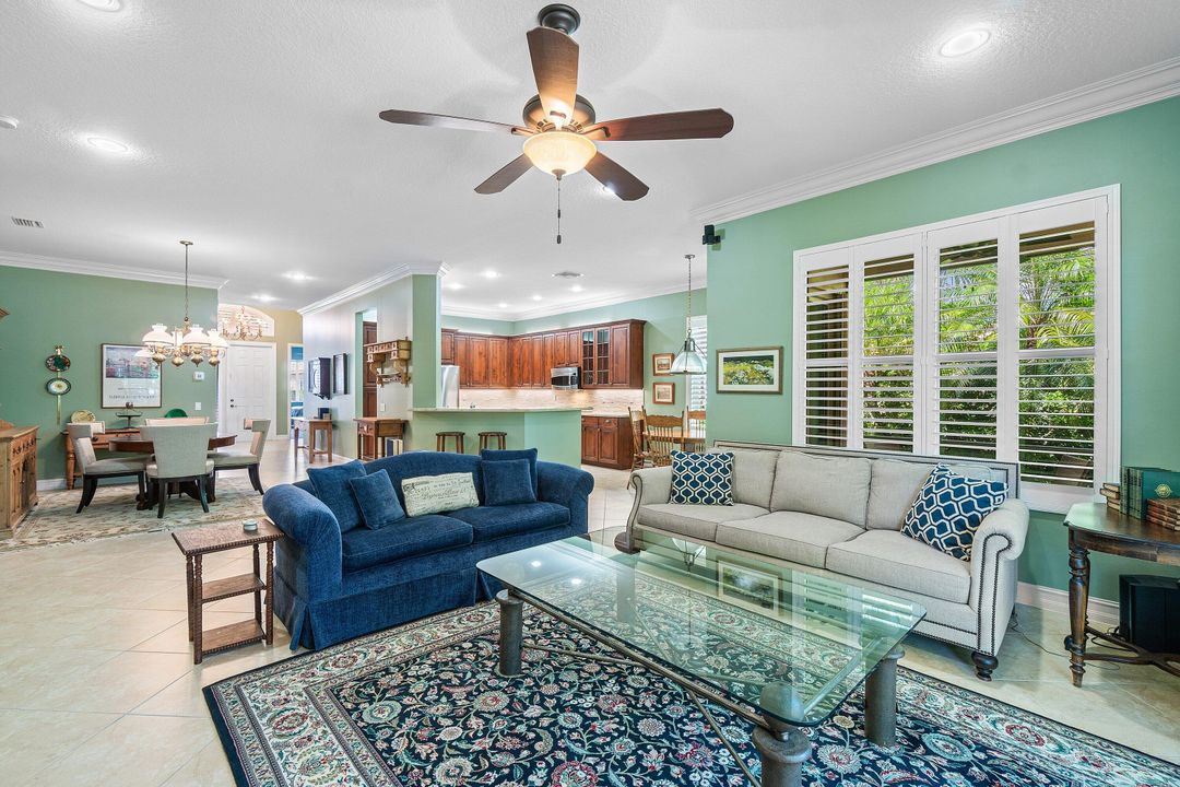 合同活跃: $575,000 (3 贝兹, 2 浴室, 2210 平方英尺)