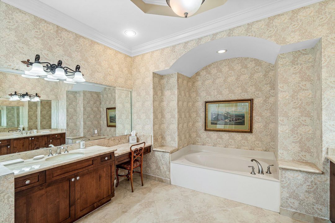 合同活跃: $575,000 (3 贝兹, 2 浴室, 2210 平方英尺)