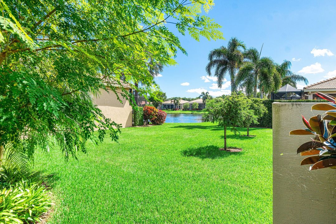 合同活跃: $575,000 (3 贝兹, 2 浴室, 2210 平方英尺)