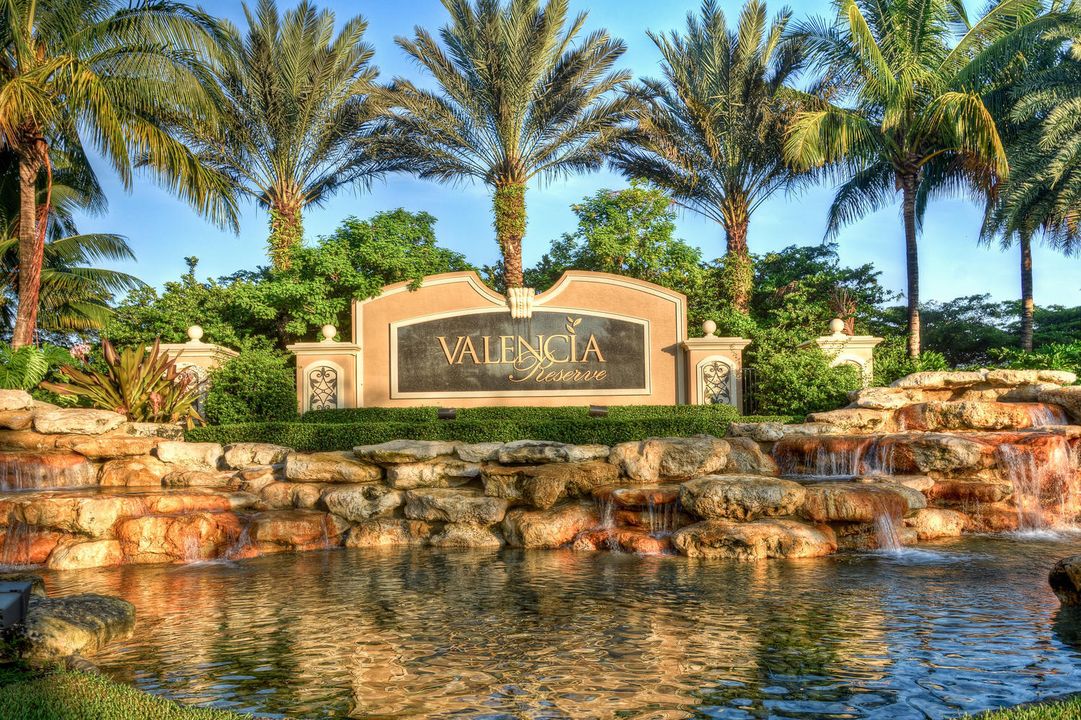 合同活跃: $575,000 (3 贝兹, 2 浴室, 2210 平方英尺)