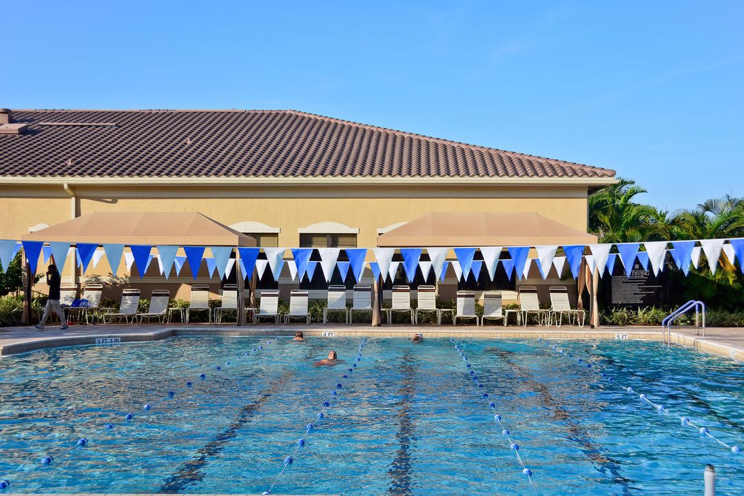 合同活跃: $575,000 (3 贝兹, 2 浴室, 2210 平方英尺)