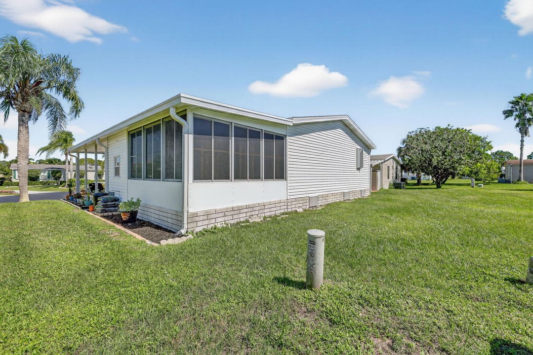 For Sale: $159,000 (2 beds, 2 baths, 1120 Square Feet)