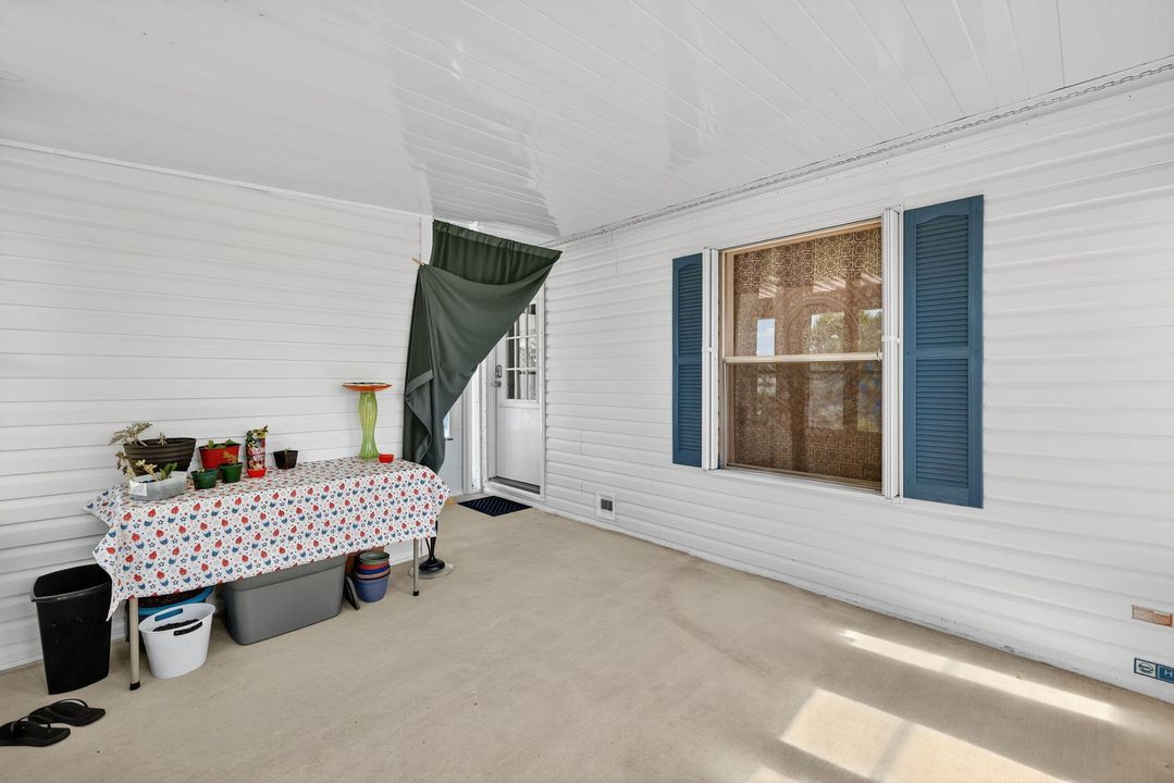 For Sale: $159,000 (2 beds, 2 baths, 1120 Square Feet)