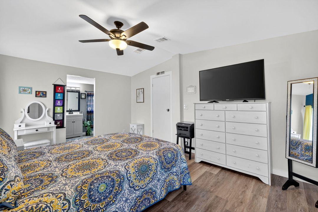 For Sale: $159,000 (2 beds, 2 baths, 1120 Square Feet)