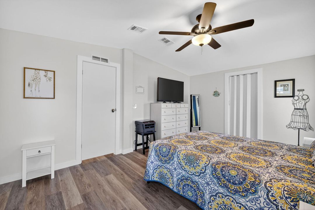 For Sale: $159,000 (2 beds, 2 baths, 1120 Square Feet)