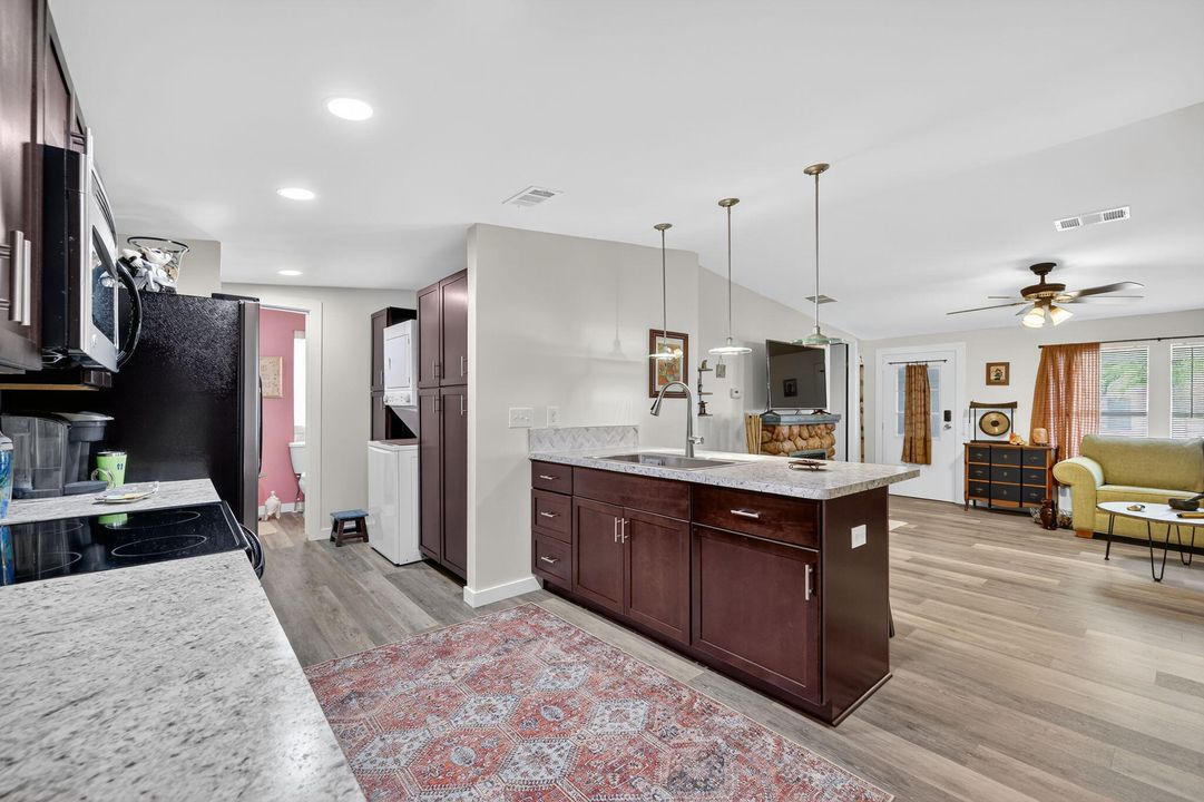 For Sale: $159,000 (2 beds, 2 baths, 1120 Square Feet)