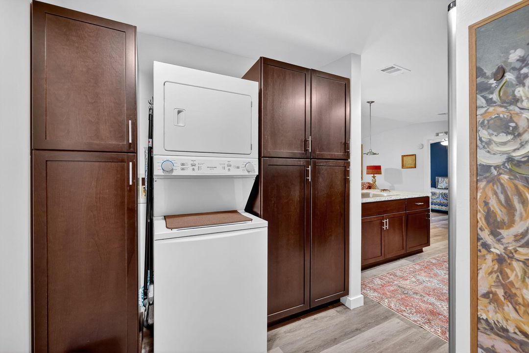 For Sale: $159,000 (2 beds, 2 baths, 1120 Square Feet)