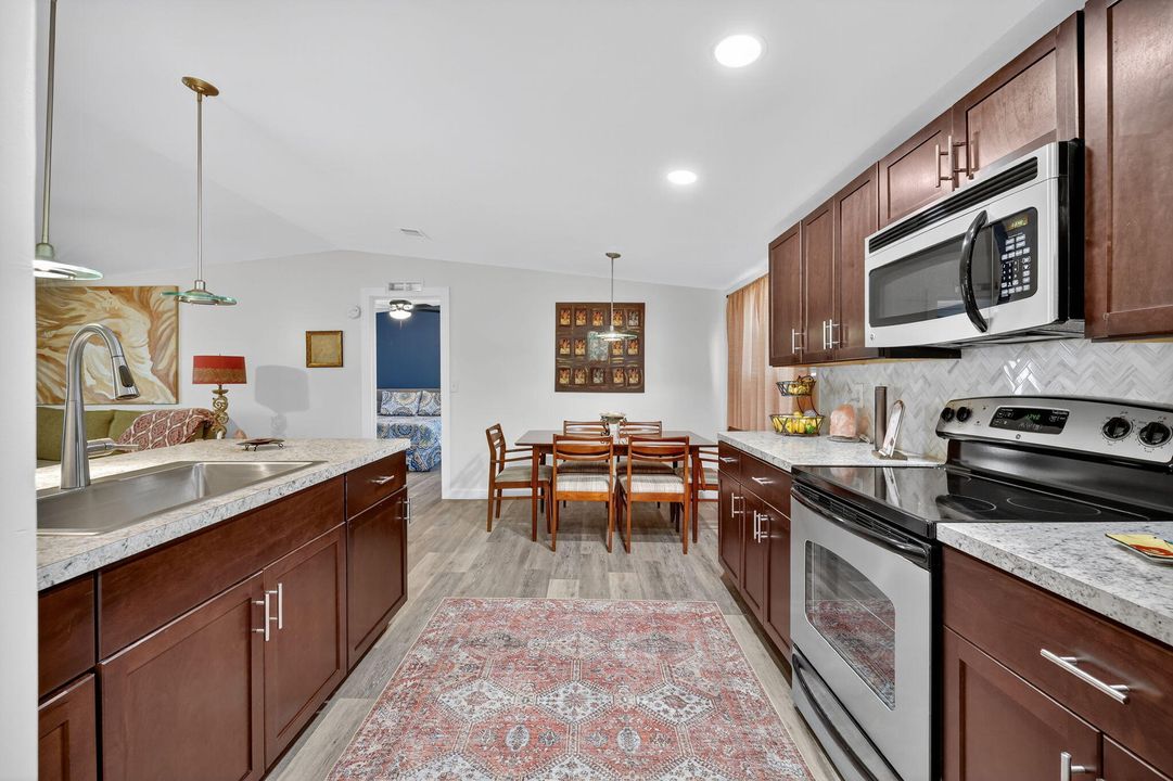 For Sale: $159,000 (2 beds, 2 baths, 1120 Square Feet)