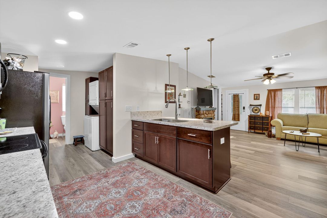 For Sale: $159,000 (2 beds, 2 baths, 1120 Square Feet)