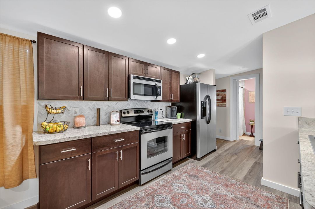 For Sale: $159,000 (2 beds, 2 baths, 1120 Square Feet)