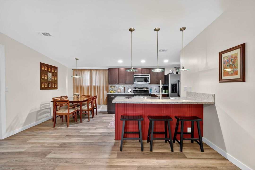 For Sale: $159,000 (2 beds, 2 baths, 1120 Square Feet)